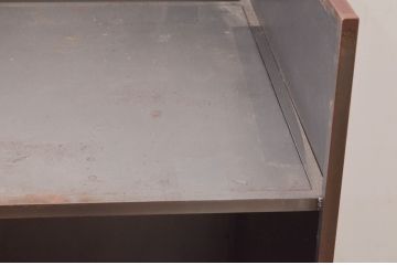 ヨーロッパビンテージ　重厚!!　インダストリアルな空間づくりにおすすめ!!しっかりとした作りが魅力的なスチール製のカウンターテーブル(作業台、収納棚、ヴィンテージ)(R-077779)