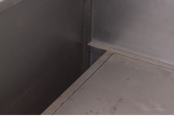 ヨーロッパビンテージ　重厚!!　インダストリアルな空間づくりにおすすめ!!しっかりとした作りが魅力的なスチール製のカウンターテーブル(作業台、収納棚、ヴィンテージ)(R-077779)