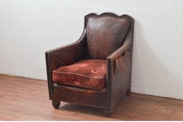 ジャンク品　フランスアンティーク　本革　朽ちた姿が芸術的なフレンチレザーソファ(クラブソファ、ラウンジソファ、一人掛けソファ、1P、アームソファ)(R-077781)