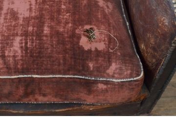 ジャンク品　フランスアンティーク　本革　朽ちた姿が芸術的なフレンチレザーソファ(クラブソファ、ラウンジソファ、一人掛けソファ、1P、アームソファ)(R-077781)