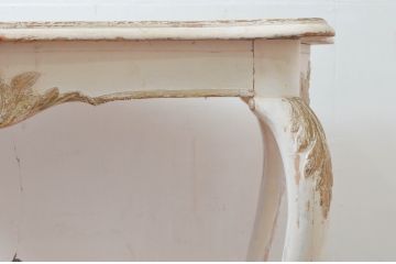 フランスアンティーク　グスタヴィアン様式　ペイント　可愛らしい彫刻を施したテーブル(ロココ調、ダイニングテーブル、食卓、2人掛け、机、ワークデスク、在宅用、在宅ワーク用)(R-077785)