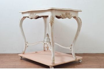 フランスアンティーク　グスタヴィアン様式　ペイント　可愛らしい彫刻を施したテーブル(ロココ調、ダイニングテーブル、食卓、2人掛け、机、ワークデスク、在宅用、在宅ワーク用)(R-077785)