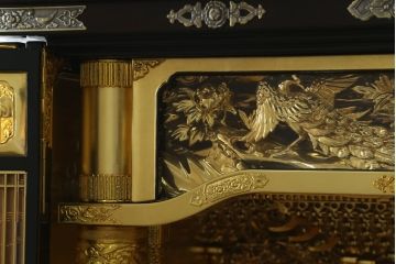 中古　未使用展示品　超美品!!　150代　三方開　総金　金仏壇　優しい雰囲気の色合いと細部まで造り込まれた意匠が魅力の仏壇(定価約265万円)(R-077787)