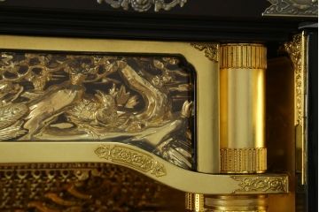 中古　未使用展示品　超美品!!　150代　三方開　総金　金仏壇　優しい雰囲気の色合いと細部まで造り込まれた意匠が魅力の仏壇(定価約265万円)(R-077787)