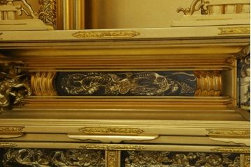 中古　未使用展示品　超美品!!　150代　三方開　総金　金仏壇　優しい雰囲気の色合いと細部まで造り込まれた意匠が魅力の仏壇(定価約265万円)(R-077787)