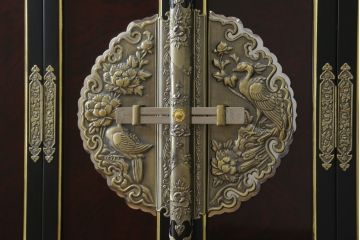 中古　未使用展示品　超美品!!　150代　三方開　総金　金仏壇　優しい雰囲気の色合いと細部まで造り込まれた意匠が魅力の仏壇(定価約265万円)(R-077787)