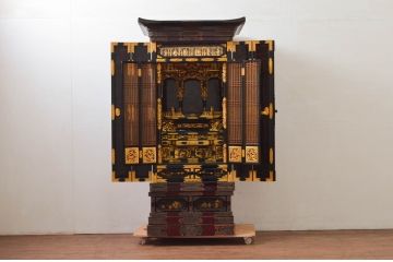 中古　未使用展示品　70代　金仏壇　落ち着きのある色合いが魅力の仏壇(定価約110万円)(R-077789)