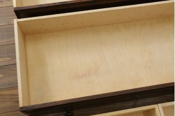 和製ビンテージ　北海道民芸家具　取り入れやすいサイズが嬉しい!落ち着きのある大人の空間を演出するチェスト(引き出し、ローボード、ローチェスト、サイドチェスト、ヴィンテージ)(R-077790)
