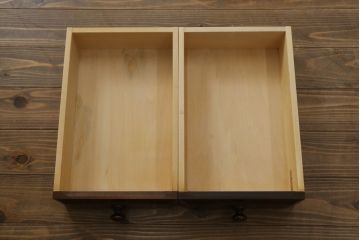 中古　北海道民芸家具　直線的なフォルムとシックな色合いが美しいサイドチェスト(引き出し、洋服タンス)(R-077791)