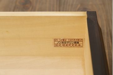 中古　北海道民芸家具　直線的なフォルムとシックな色合いが美しいサイドチェスト(引き出し、洋服タンス)(R-077791)