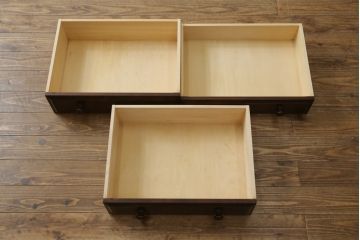 中古　北海道民芸家具　直線的なフォルムとシックな色合いが美しいサイドチェスト(引き出し、洋服タンス)(R-077791)