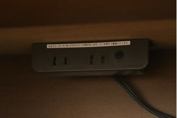 中古　美品　maruni(マルニ木工)　地中海ロイヤル(ROYAL)　クラシカルな雰囲気が魅力的なテレビ台(サイドボード、サイドキャビネット、リビングボード、ローボード、収納棚、戸棚)(定価約32万円)(R-077793)