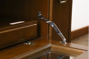 中古　美品　maruni(マルニ木工)　地中海ロイヤル(ROYAL)　クラシカルな雰囲気が魅力的なテレビ台(サイドボード、サイドキャビネット、リビングボード、ローボード、収納棚、戸棚)(定価約32万円)(R-077793)