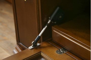 中古　美品　maruni(マルニ木工)　地中海ロイヤル(ROYAL)　クラシカルな雰囲気が魅力的なテレビ台(サイドボード、サイドキャビネット、リビングボード、ローボード、収納棚、戸棚)(定価約32万円)(R-077793)