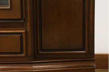 中古　美品　maruni(マルニ木工)　地中海ロイヤル(ROYAL)　クラシカルな雰囲気が魅力的なテレビ台(サイドボード、サイドキャビネット、リビングボード、ローボード、収納棚、戸棚)(定価約32万円)(R-077793)