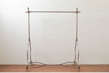 フランスビンテージ　緩やかなカーブを描く脚がお洒落な真鍮(しんちゅう)とアイアンのハンガーラック(ポールハンガー、洋服掛け、コート掛け、店舗什器、ヴィンテージ)(R-077798)
