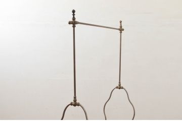 フランスビンテージ　緩やかなカーブを描く脚がお洒落な真鍮(しんちゅう)とアイアンのハンガーラック(ポールハンガー、洋服掛け、コート掛け、店舗什器、ヴィンテージ)(R-077798)