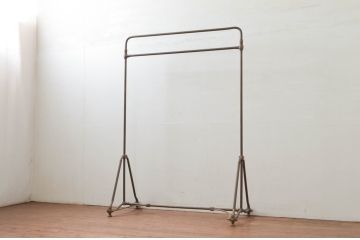 フランスビンテージ　シンプルなデザインが魅力的な真鍮(しんちゅう)製のハンガーラック(ポールハンガー、洋服掛け、コート掛け、店舗什器、ヴィンテージ)(R-077799)