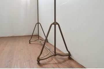 フランスビンテージ　シンプルなデザインが魅力的な真鍮(しんちゅう)製のハンガーラック(ポールハンガー、洋服掛け、コート掛け、店舗什器、ヴィンテージ)(R-077799)