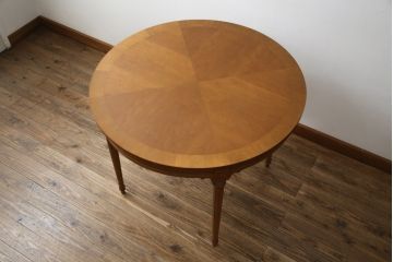 中古　美品　DREXEL HERITAGE(ドレクセルヘリテイジ)　Et Cetera(エトセトラ)　スラリと伸びた脚が目を惹く小振りなサイズのラウンドテーブル(ダイニングテーブル、丸テーブル、コーヒーテーブル、カフェテーブル)(R-077801)