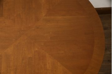 中古　美品　DREXEL HERITAGE(ドレクセルヘリテイジ)　Et Cetera(エトセトラ)　スラリと伸びた脚が目を惹く小振りなサイズのラウンドテーブル(ダイニングテーブル、丸テーブル、コーヒーテーブル、カフェテーブル)(R-077801)