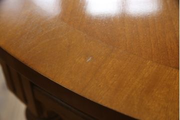 中古　美品　DREXEL HERITAGE(ドレクセルヘリテイジ)　Et Cetera(エトセトラ)　スラリと伸びた脚が目を惹く小振りなサイズのラウンドテーブル(ダイニングテーブル、丸テーブル、コーヒーテーブル、カフェテーブル)(R-077801)