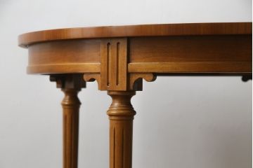 中古　美品　DREXEL HERITAGE(ドレクセルヘリテイジ)　Et Cetera(エトセトラ)　スラリと伸びた脚が目を惹く小振りなサイズのラウンドテーブル(ダイニングテーブル、丸テーブル、コーヒーテーブル、カフェテーブル)(R-077801)
