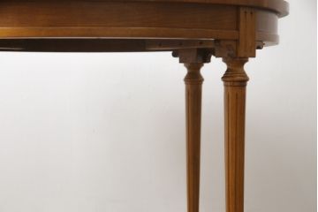 中古　美品　DREXEL HERITAGE(ドレクセルヘリテイジ)　Et Cetera(エトセトラ)　スラリと伸びた脚が目を惹く小振りなサイズのラウンドテーブル(ダイニングテーブル、丸テーブル、コーヒーテーブル、カフェテーブル)(R-077801)