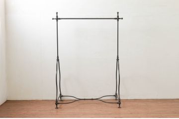 フランスビンテージ　緩やかなカーブを描く脚がお洒落な真鍮(しんちゅう)とアイアンのハンガーラック(ポールハンガー、洋服掛け、コート掛け、店舗什器、ヴィンテージ)(R-077809)