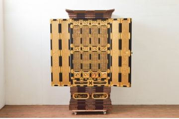 中古　新古品　展示品　100代　長岡型　モダンな雰囲気を醸し出す金仏壇(長岡仏壇)(定価約136万円)(R-077813)