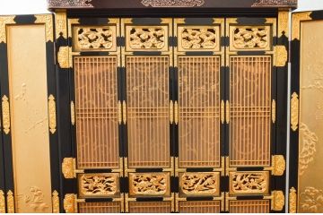 中古　新古品　展示品　100代　長岡型　モダンな雰囲気を醸し出す金仏壇(長岡仏壇)(定価約136万円)(R-077813)