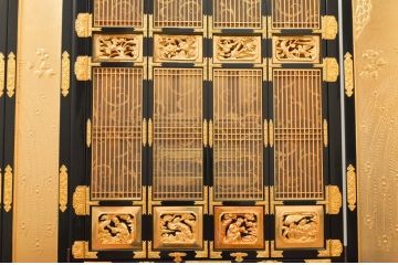 中古　新古品　展示品　100代　長岡型　モダンな雰囲気を醸し出す金仏壇(長岡仏壇)(定価約136万円)(R-077813)