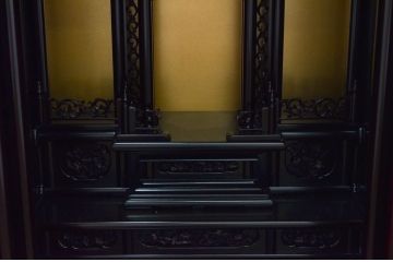 中古　新古品　未使用展示品　紫檀(シタン)材　落ち着きのある色合いが魅力の仏壇(定価約81万5千円)(R-077815)