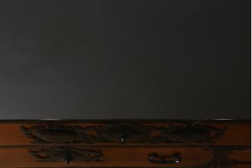 和製アンティーク　美品!!　本漆塗りでリペア済み品　前面欅(ケヤキ)材　艶のある木の色味と黒々とした金具が目を惹く仙台箪笥(収納たんす、整理タンス、時代箪笥、引き出し、チェスト)(R-077816)