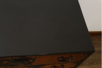 和製アンティーク　美品!!　本漆塗りでリペア済み品　前面欅(ケヤキ)材　艶のある木の色味と黒々とした金具が目を惹く仙台箪笥(収納たんす、整理タンス、時代箪笥、引き出し、チェスト)(R-077816)