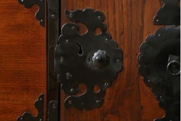 和製アンティーク　美品!!　本漆塗りでリペア済み品　前面欅(ケヤキ)材　艶のある木の色味と黒々とした金具が目を惹く仙台箪笥(収納たんす、整理タンス、時代箪笥、引き出し、チェスト)(R-077816)