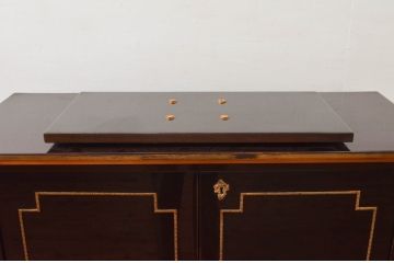 海外ビンテージ　高級品!!　海外輸入家具　シックな佇まいが魅力的なラグジュアリーサイドボード(サイドキャビネット、テレビ台、テレビボード、収納棚、戸棚、ヴィンテージ)(R-077817)