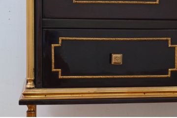 海外ビンテージ　高級品!!　海外輸入家具　シックな佇まいが魅力的なラグジュアリーサイドボード(サイドキャビネット、テレビ台、テレビボード、収納棚、戸棚、ヴィンテージ)(R-077817)