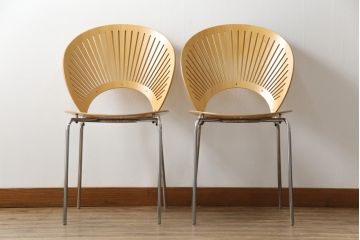 中古　美品　FREDERICIA(フレデリシア)　Nanna Ditzel(ナナ・ディッツェル)デザイン　デザイン性と機能性を兼ね備えたトリニダードチェア2脚セット(ダイニングチェア、板座チェア、バラ売り可能)(定価2脚で約22万6千円)(R-077829)