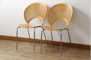 中古　美品　FREDERICIA(フレデリシア)　Nanna Ditzel(ナナ・ディッツェル)デザイン　デザイン性と機能性を兼ね備えたトリニダードチェア2脚セット(ダイニングチェア、板座チェア、バラ売り可能)(定価2脚で約22万6千円)(R-077829)