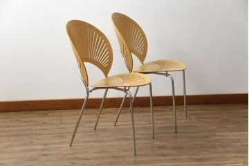 中古　美品　FREDERICIA(フレデリシア)　Nanna Ditzel(ナナ・ディッツェル)デザイン　デザイン性と機能性を兼ね備えたトリニダードチェア2脚セット(ダイニングチェア、板座チェア、バラ売り可能)(定価2脚で約22万6千円)(R-077829)