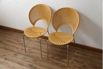 中古　美品　FREDERICIA(フレデリシア)　Nanna Ditzel(ナナ・ディッツェル)デザイン　デザイン性と機能性を兼ね備えたトリニダードチェア2脚セット(ダイニングチェア、板座チェア、バラ売り可能)(定価2脚で約22万6千円)(R-077829)
