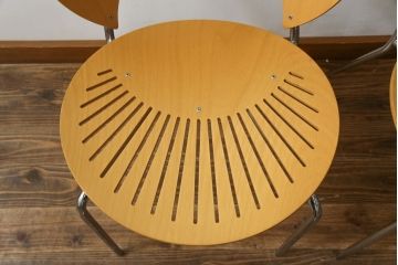 中古　美品　FREDERICIA(フレデリシア)　Nanna Ditzel(ナナ・ディッツェル)デザイン　デザイン性と機能性を兼ね備えたトリニダードチェア2脚セット(ダイニングチェア、板座チェア、バラ売り可能)(定価2脚で約22万6千円)(R-077829)