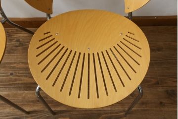 中古　美品　FREDERICIA(フレデリシア)　Nanna Ditzel(ナナ・ディッツェル)デザイン　デザイン性と機能性を兼ね備えたトリニダードチェア2脚セット(ダイニングチェア、板座チェア、バラ売り可能)(定価2脚で約22万6千円)(R-077829)