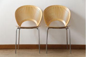 中古　美品　FREDERICIA(フレデリシア)　Nanna Ditzel(ナナ・ディッツェル)デザイン　デザイン性と機能性を兼ね備えたトリニダードチェア2脚セット(ダイニングチェア、板座チェア、バラ売り可能)(定価2脚で約22万6千円)(R-077830)