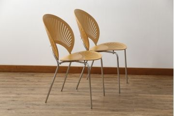中古　美品　FREDERICIA(フレデリシア)　Nanna Ditzel(ナナ・ディッツェル)デザイン　デザイン性と機能性を兼ね備えたトリニダードチェア2脚セット(ダイニングチェア、板座チェア、バラ売り可能)(定価2脚で約22万6千円)(R-077830)