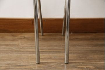 中古　美品　FREDERICIA(フレデリシア)　Nanna Ditzel(ナナ・ディッツェル)デザイン　デザイン性と機能性を兼ね備えたトリニダードチェア2脚セット(ダイニングチェア、板座チェア、バラ売り可能)(定価2脚で約22万6千円)(R-077830)