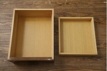 中古　美品　ナラ材　和モダンな空間づくりにおすすめの二段重ね水屋箪笥(重ね箪笥、食器棚、収納棚、重ね戸棚、キャビネット、上下バラ売り可能)(R-077831)