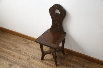 中古　美品!!　軽井沢彫り　シックな色合いと優美な曲線デザインが魅力のチェア(板座チェア、ダイニングチェア、イス、椅子)(R-077832)