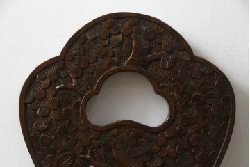 中古　美品!!　軽井沢彫り　シックな色合いと優美な曲線デザインが魅力のチェア(板座チェア、ダイニングチェア、イス、椅子)(R-077832)